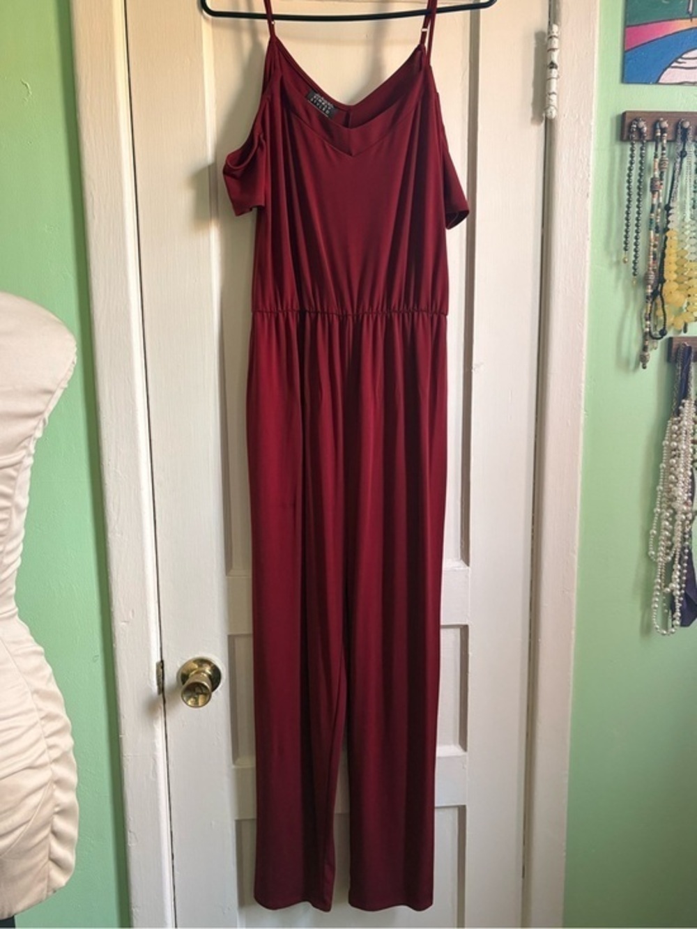 Simply Styled Burgundy Cold-Shoulder Jumpsuit